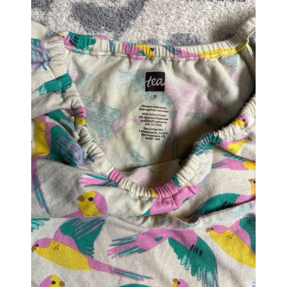 Girls 7 Tea Collection kids ruffle neck top & features a parrot polka print EUC
